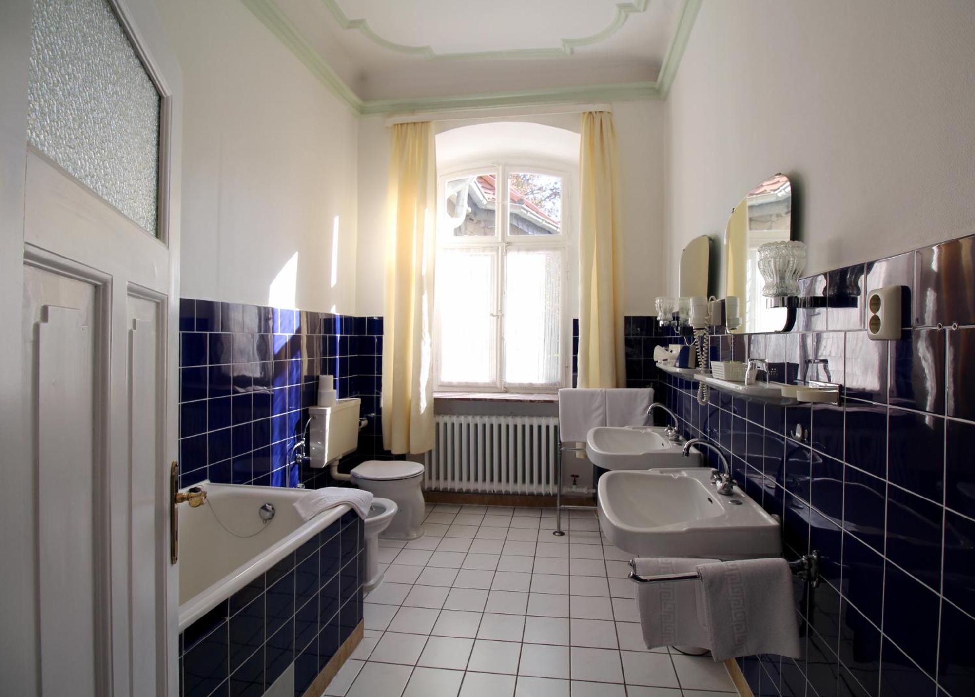Historisches Hotel Zum Schwan Bad Karlshafen Esterno foto