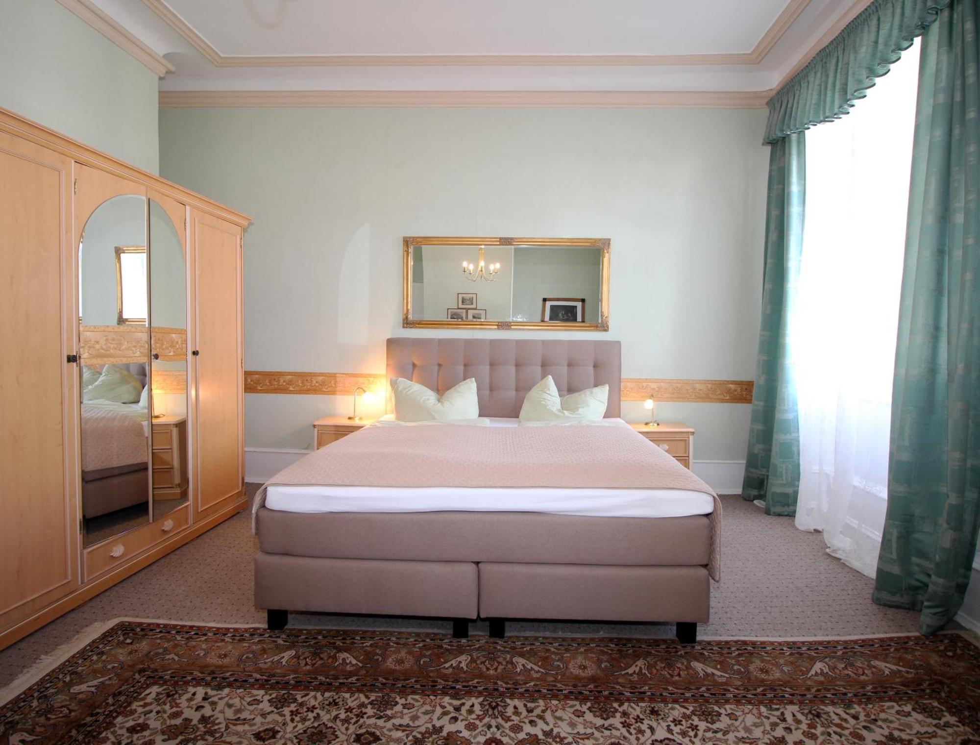 Historisches Hotel Zum Schwan Bad Karlshafen Esterno foto